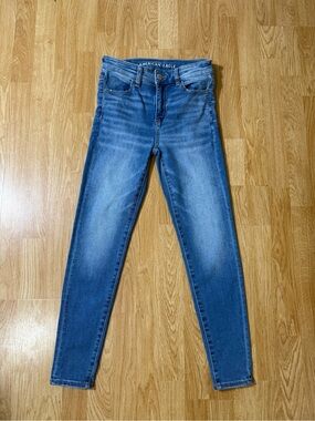 American Eagle Hi-Rise Jegging Medium Wash Next Level Stretch Jeans - Size 2